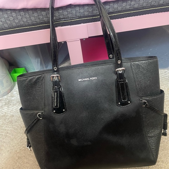 Michael Kors Handbags - Michael Kors Black Structured Tote with Silver Hardware nwot